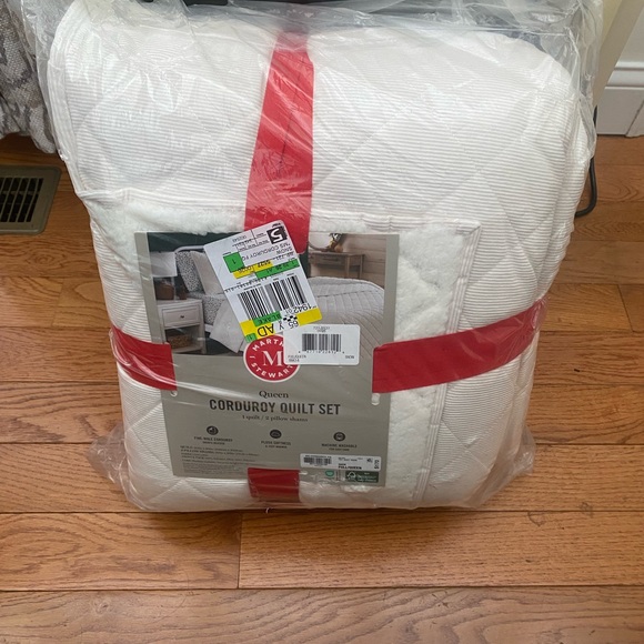 Martha Stewart Corduroy Quilt Set - White and Red